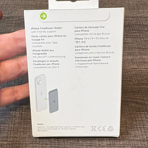 Apple iPhone FineWoven MagSafe Wallet - Mulberry - Picture 2 of 4